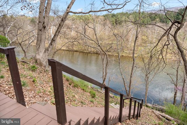 74 MANOR DR, Edinburg, VA 22824