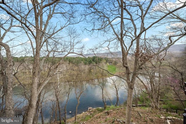 74 MANOR DR, Edinburg, VA 22824