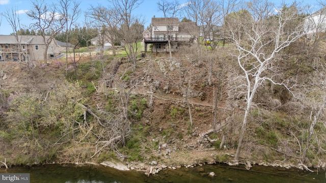 74 MANOR DR, Edinburg, VA 22824