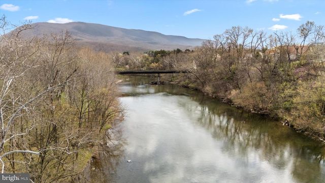 74 MANOR DR, Edinburg, VA 22824