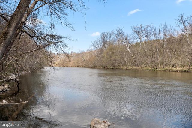 74 MANOR DR, Edinburg, VA 22824