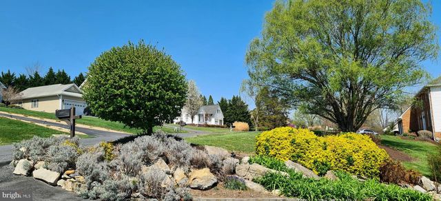 74 MANOR DR, Edinburg, VA 22824