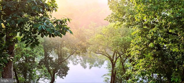 74 MANOR DR, Edinburg, VA 22824