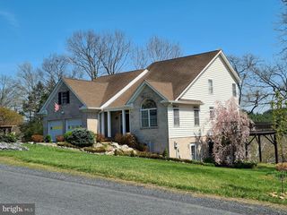 74 MANOR DR, Edinburg, VA 22824