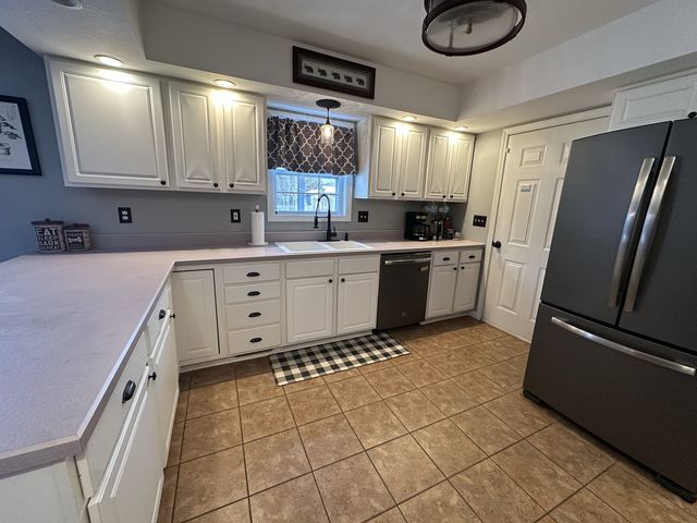 502 Canary Lane, Carterville, IL 62918