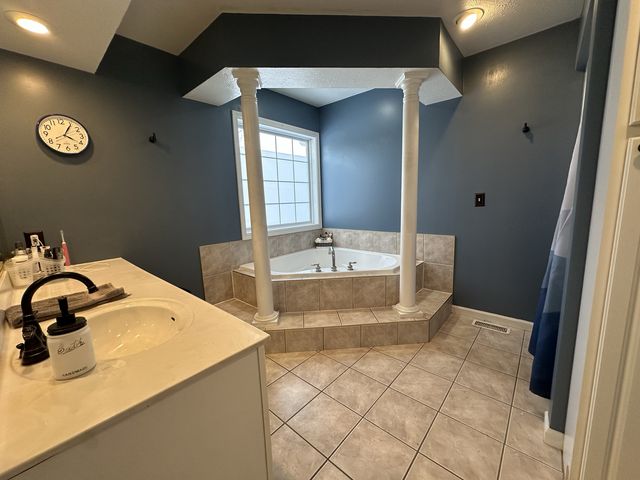 502 Canary Lane, Carterville, IL 62918