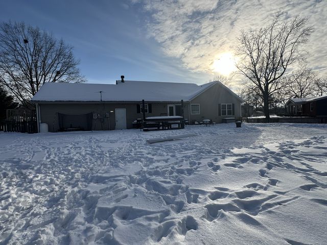 502 Canary Lane, Carterville, IL 62918