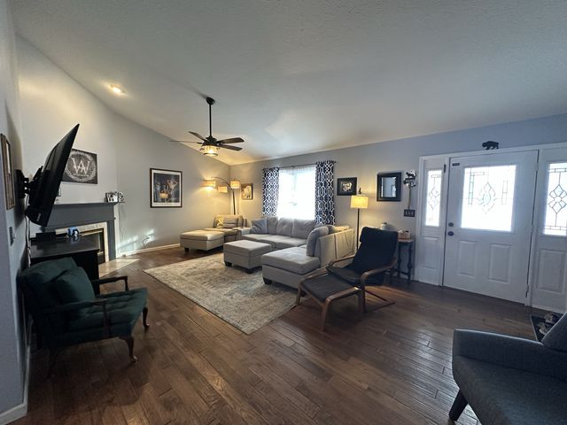 502 Canary Lane, Carterville, IL 62918