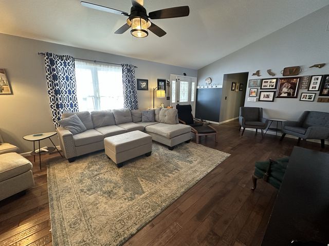 502 Canary Lane, Carterville, IL 62918