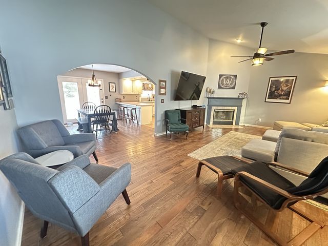 502 Canary Lane, Carterville, IL 62918