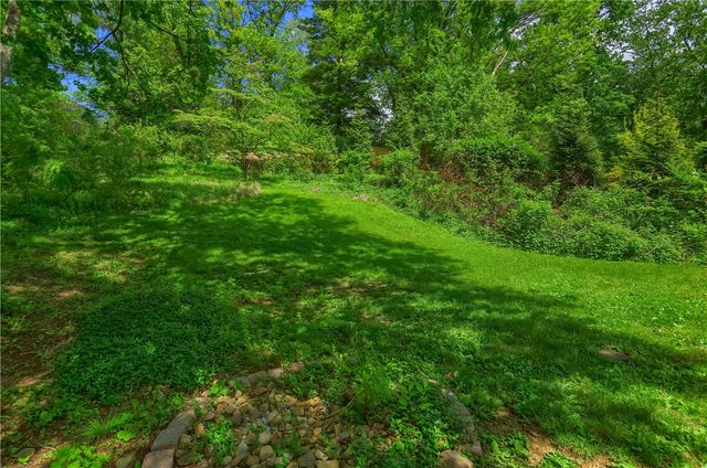 369 Orchard, Mt Lebanon, PA 15228