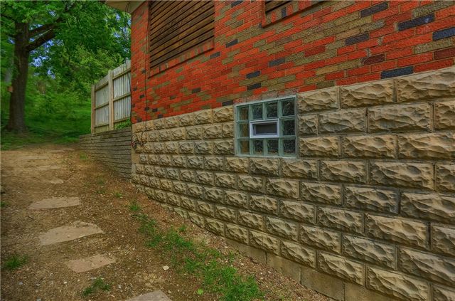 369 Orchard, Mt Lebanon, PA 15228