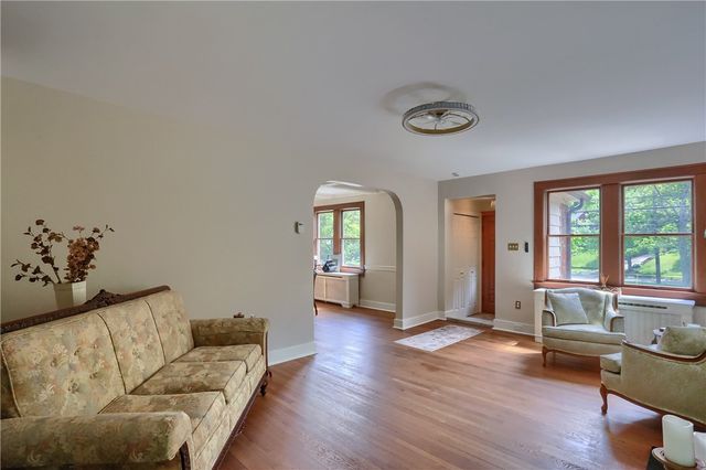 369 Orchard, Mt Lebanon, PA 15228