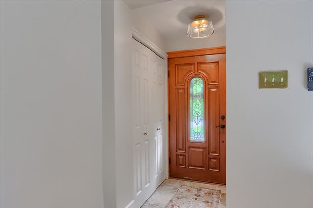 369 Orchard, Mt Lebanon, PA 15228