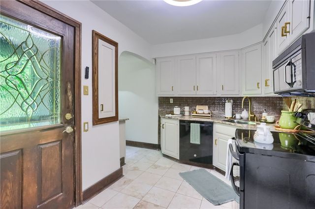 369 Orchard, Mt Lebanon, PA 15228