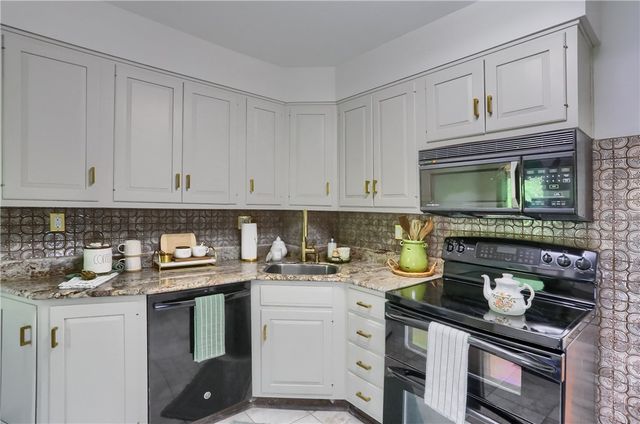 369 Orchard, Mt Lebanon, PA 15228