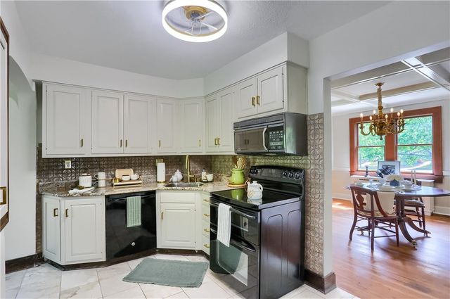369 Orchard, Mt Lebanon, PA 15228