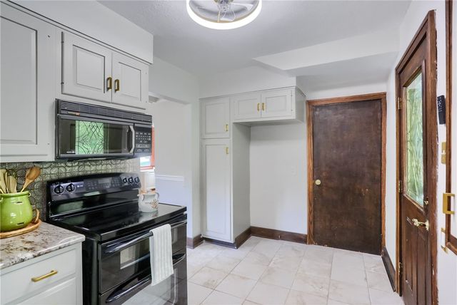 369 Orchard, Mt Lebanon, PA 15228