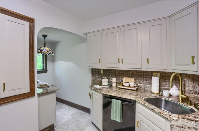 369 Orchard, Mt Lebanon, PA 15228