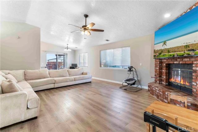 15189 Tonikan, Apple Valley, CA 92307