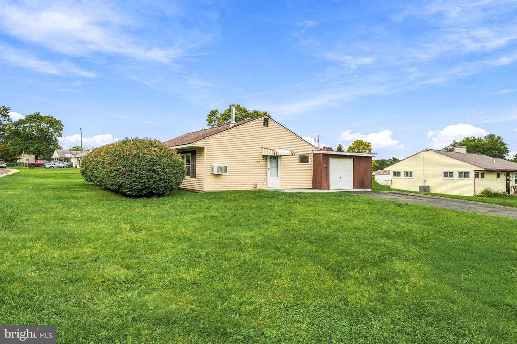 265 WYANDOTTE RD, Fairless Hills, PA 19030 — photo 2
