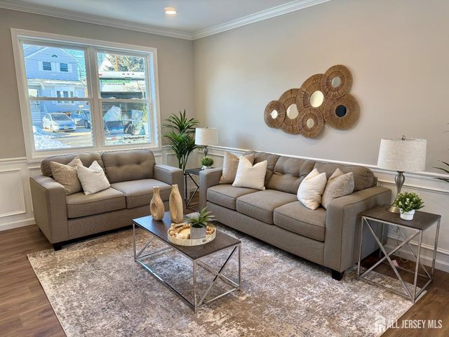 7 Vale Street, Edison, NJ 08817