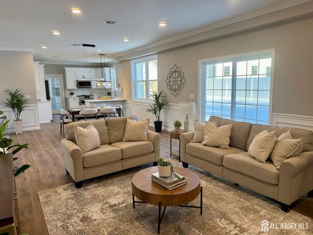 7 Vale Street, Edison, NJ 08817