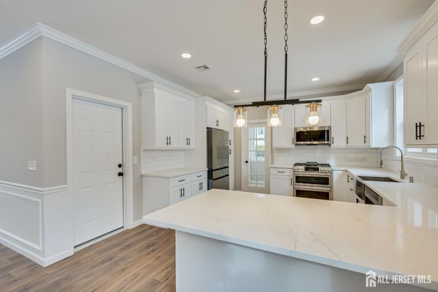 7 Vale Street, Edison, NJ 08817