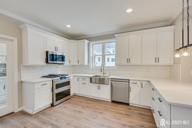 7 Vale Street, Edison, NJ 08817