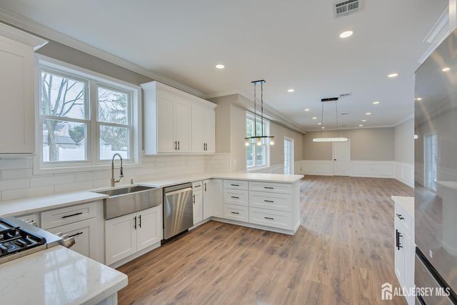 7 Vale Street, Edison, NJ 08817