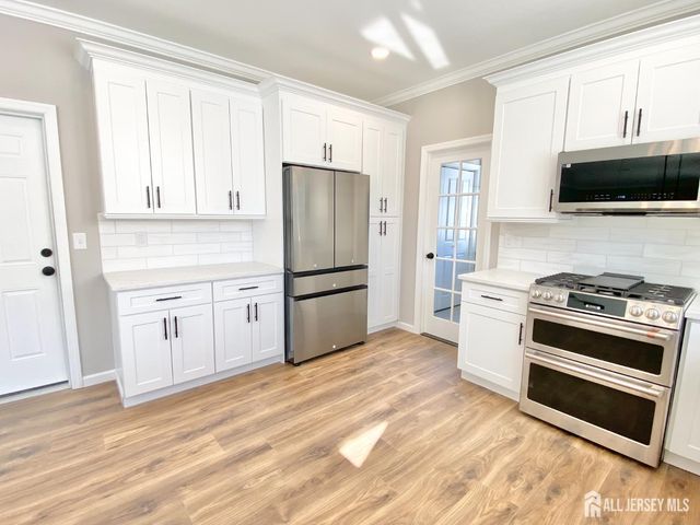 7 Vale Street, Edison, NJ 08817