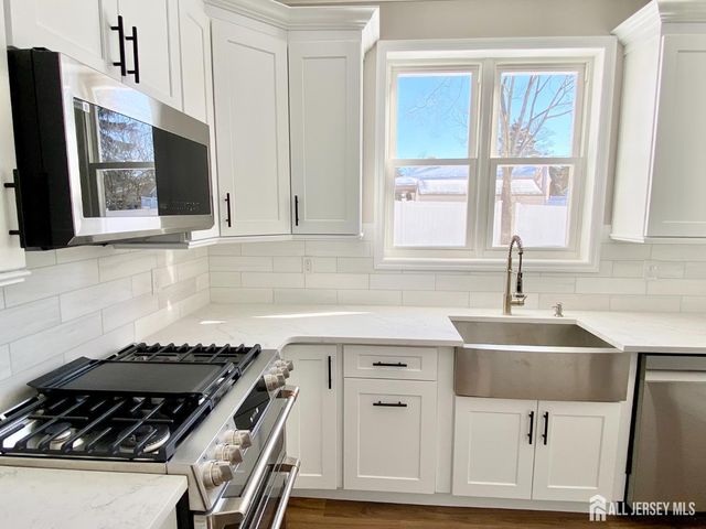 7 Vale Street, Edison, NJ 08817