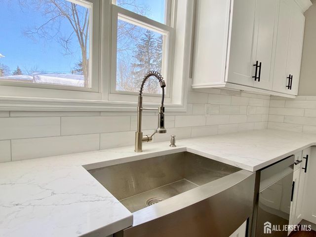 7 Vale Street, Edison, NJ 08817