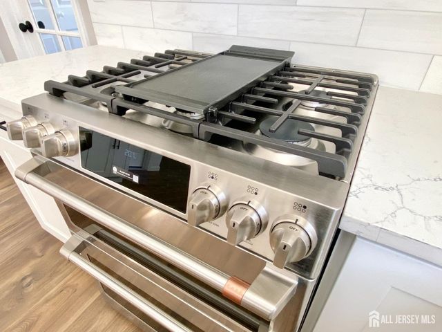 7 Vale Street, Edison, NJ 08817