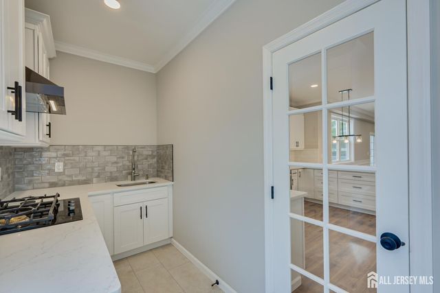 7 Vale Street, Edison, NJ 08817