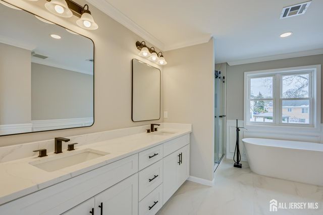 7 Vale Street, Edison, NJ 08817