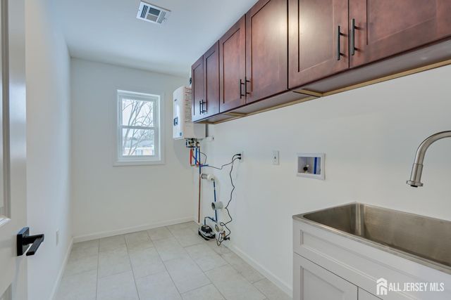 7 Vale Street, Edison, NJ 08817