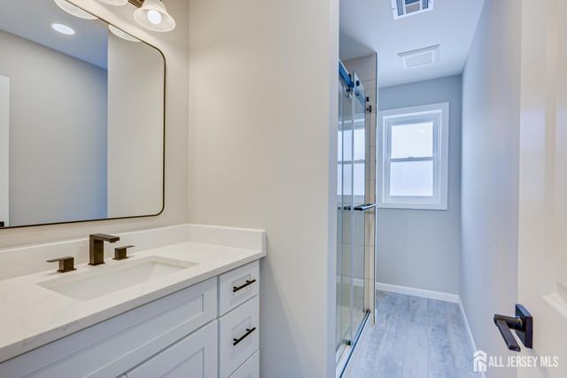 7 Vale Street, Edison, NJ 08817