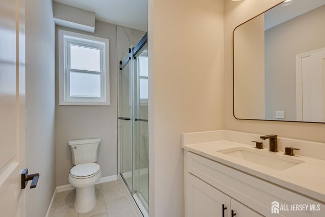 7 Vale Street, Edison, NJ 08817