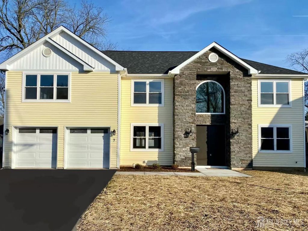 7 Vale Street, Edison, NJ 08817