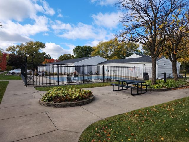 1721 Fulham Street F, Lauderdale, MN 55113