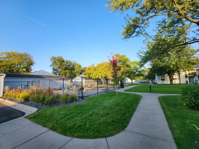 1721 Fulham Street F, Lauderdale, MN 55113