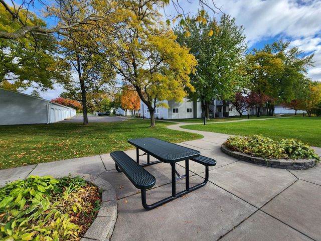 1721 Fulham Street F, Lauderdale, MN 55113