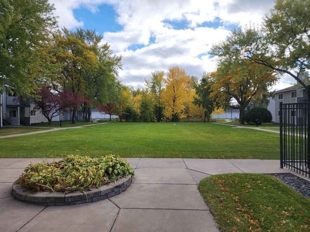 1721 Fulham Street F, Lauderdale, MN 55113