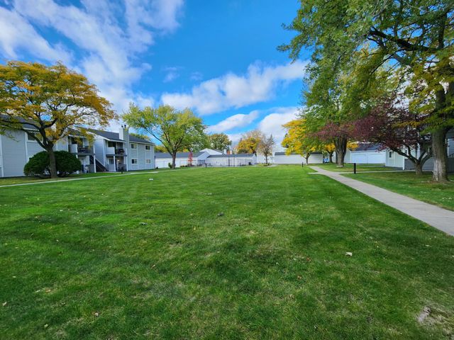 1721 Fulham Street F, Lauderdale, MN 55113