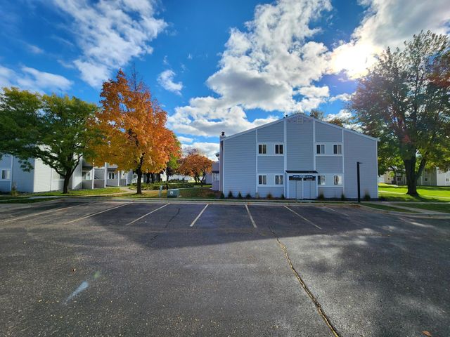 1721 Fulham Street F, Lauderdale, MN 55113