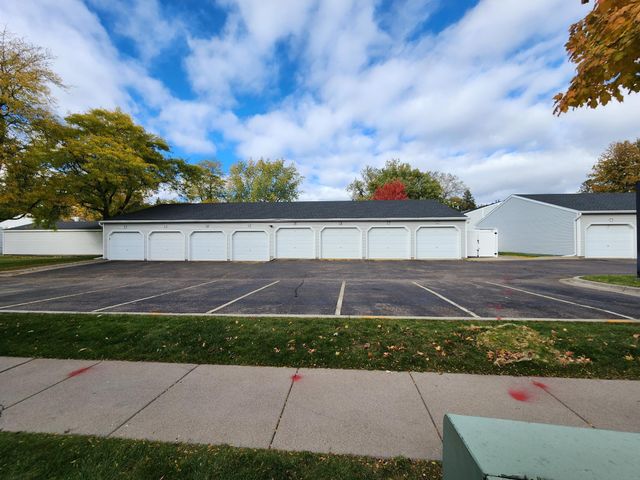 1721 Fulham Street F, Lauderdale, MN 55113