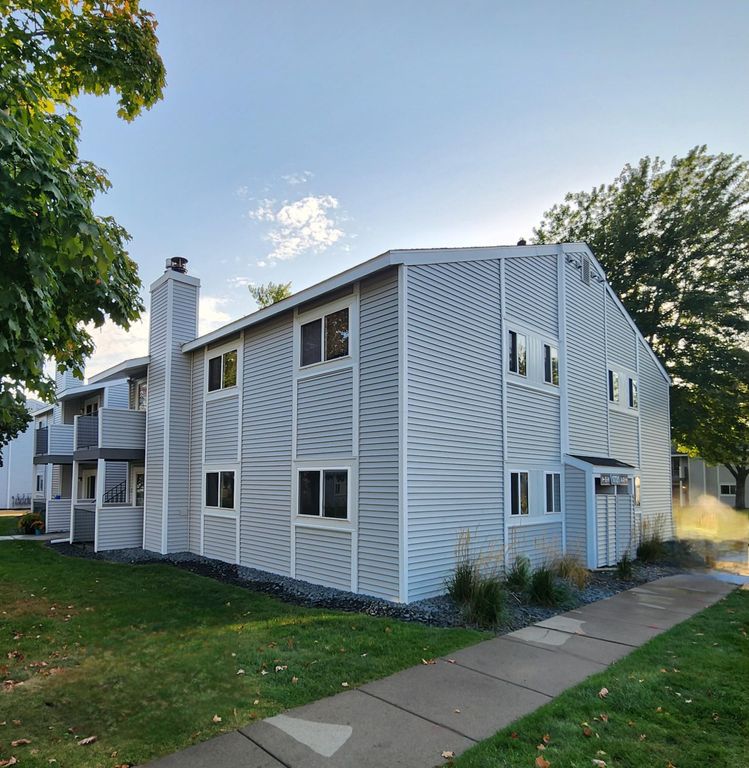 1721 Fulham Street F, Lauderdale, MN 55113