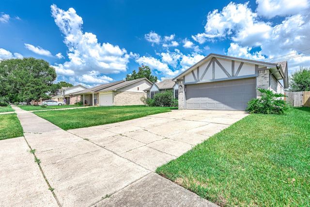 8434 Quail Crest Dr, Missouri City, TX 77489