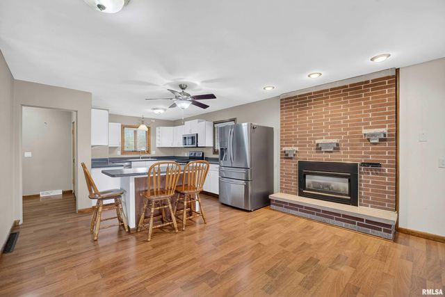 105 W PRICE Street, Eldridge, IA 52748